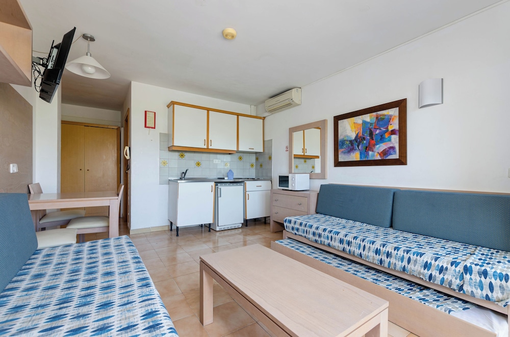 Mariner Club Apartments — Hotel rooms in Alcudia, Balearic Islands