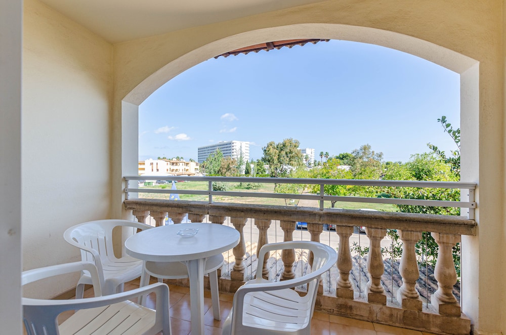 Mariner Club Apartments — Hotel rooms in Alcudia, Balearic Islands