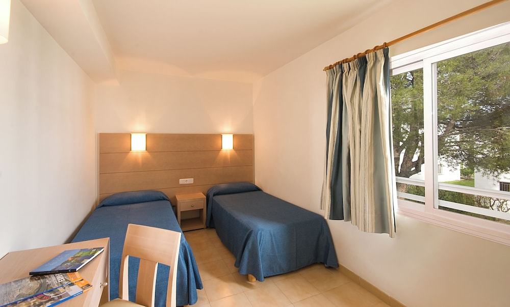 Mariner Club Apartments — Hotel rooms in Alcudia, Balearic Islands