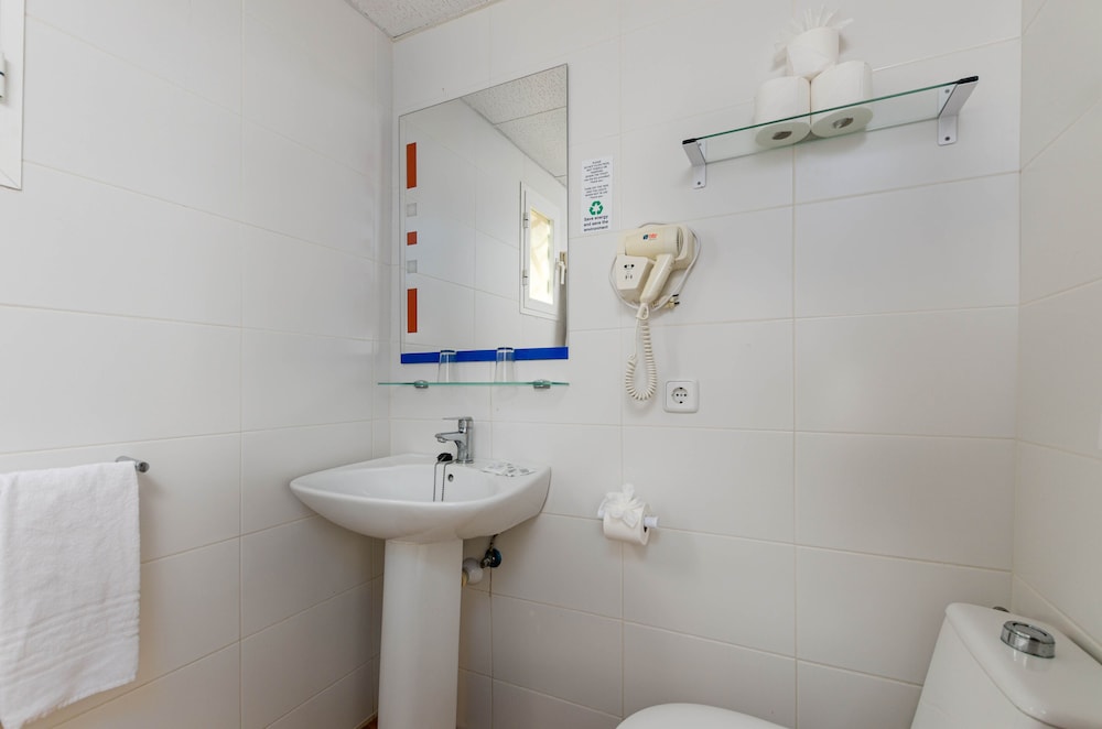 Mariner Club Apartments — Hotel rooms in Alcudia, Balearic Islands