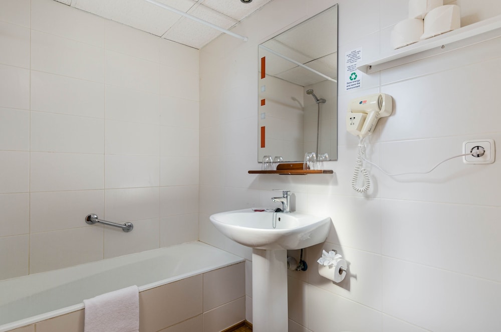 Mariner Club Apartments — Hotel rooms in Alcudia, Balearic Islands