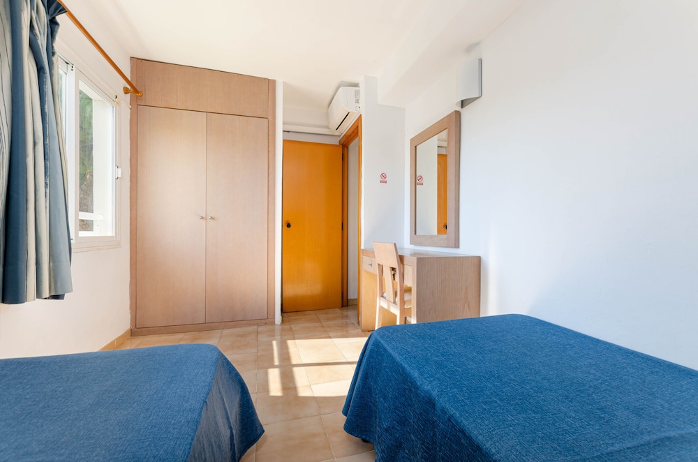 Mariner Club Apartments — Hotel rooms in Alcudia, Balearic Islands