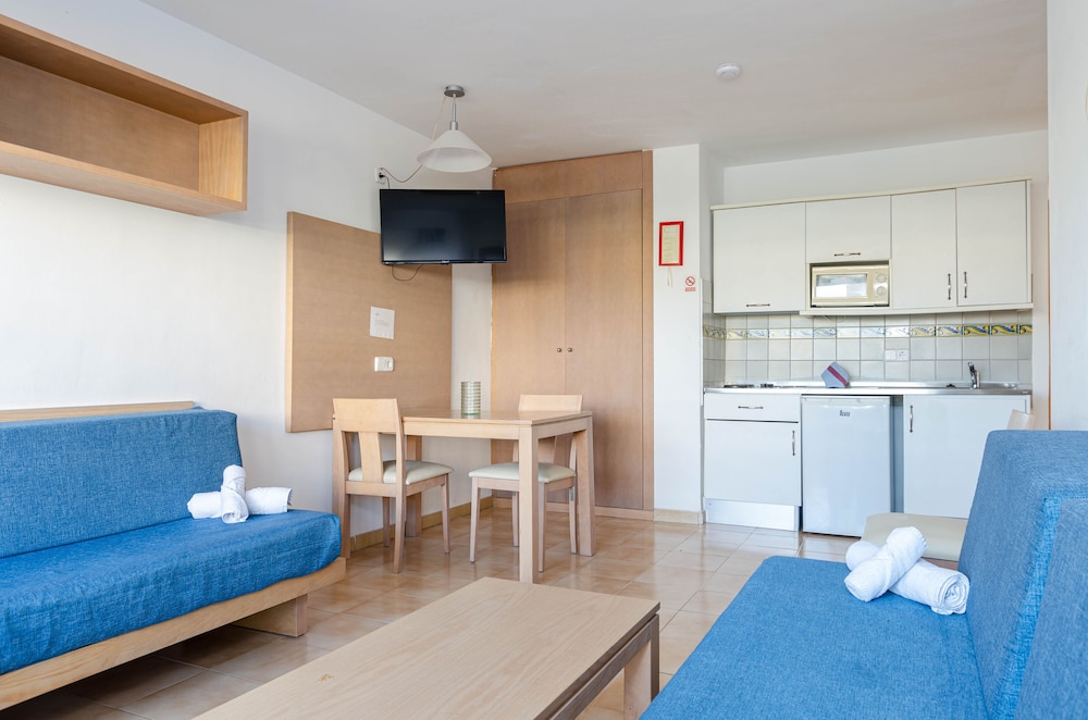 Mariner Club Apartments — Hotel rooms in Alcudia, Balearic Islands