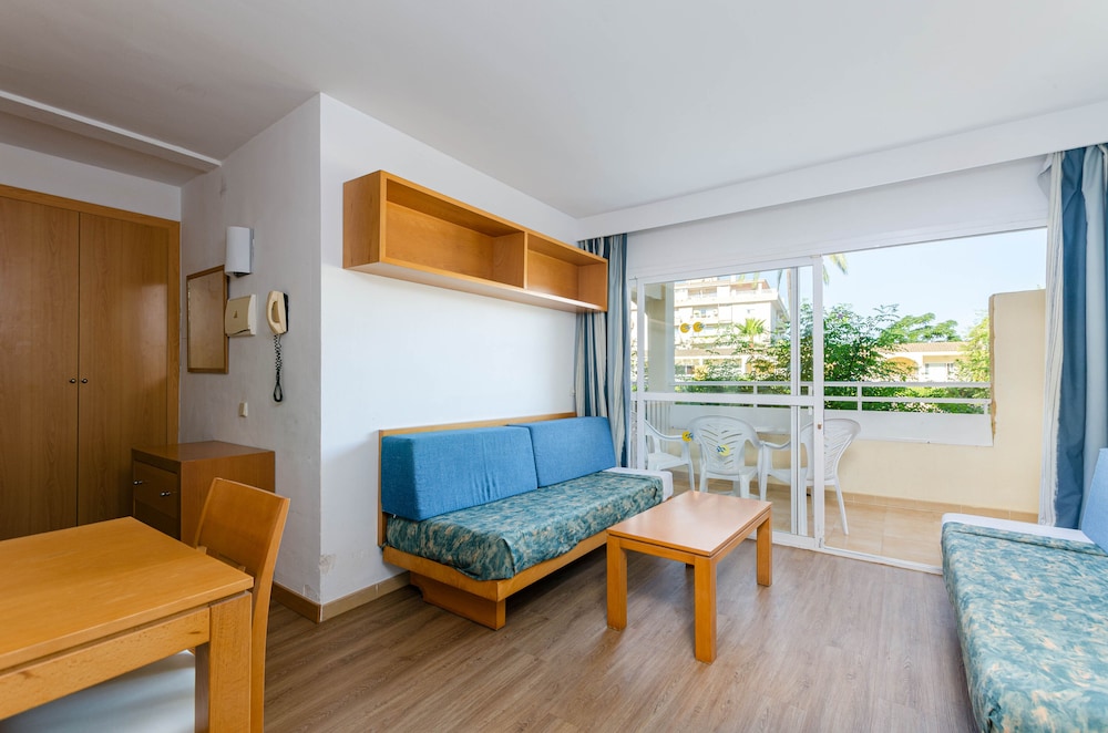 Mariner Club Apartments — Hotel rooms in Alcudia, Balearic Islands