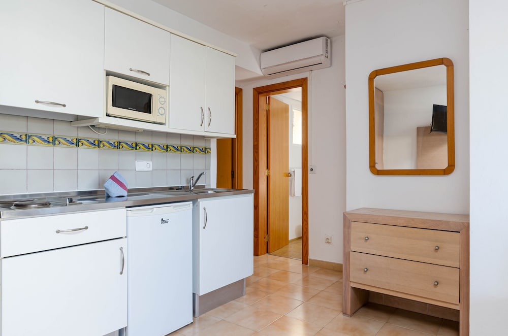 Mariner Club Apartments — Hotel rooms in Alcudia, Balearic Islands