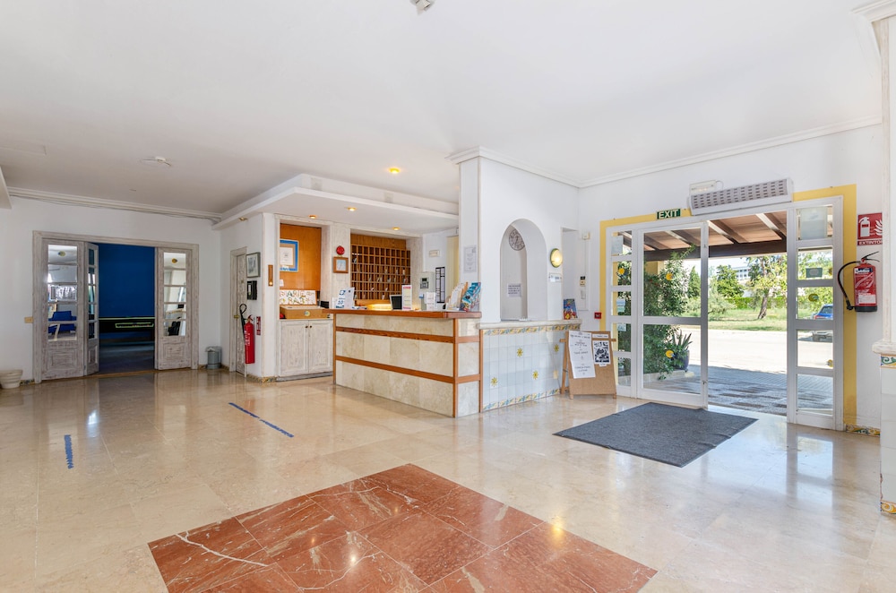 Mariner Club Apartments — Hotel building in Alcudia, Balearic Islands