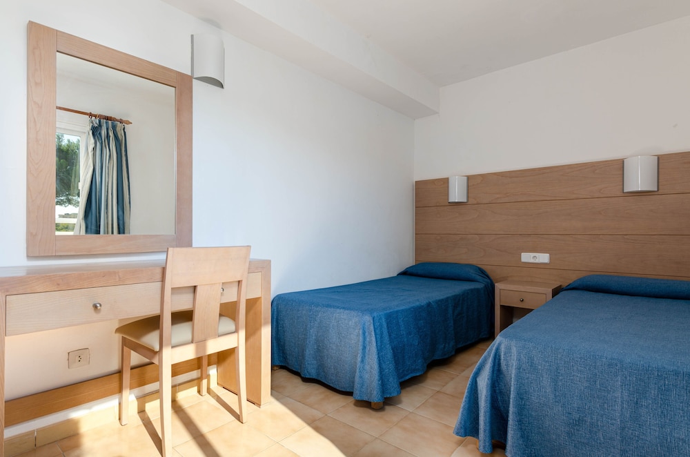 Mariner Club Apartments — Hotel rooms in Alcudia, Balearic Islands