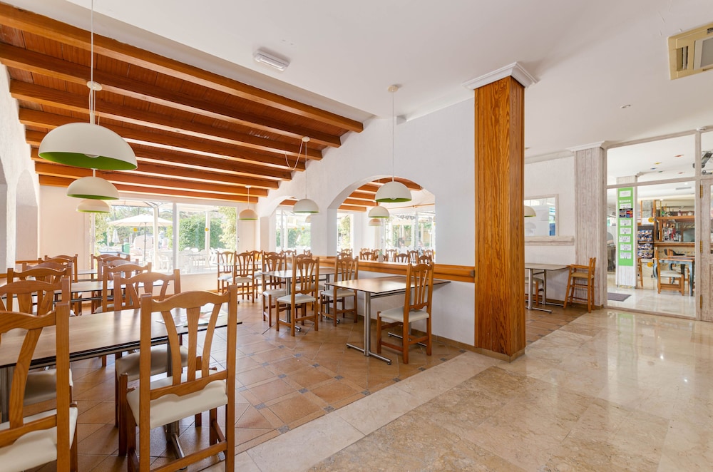 Mariner Club Apartments — Restaurant & bars in Alcudia, Balearic Islands
