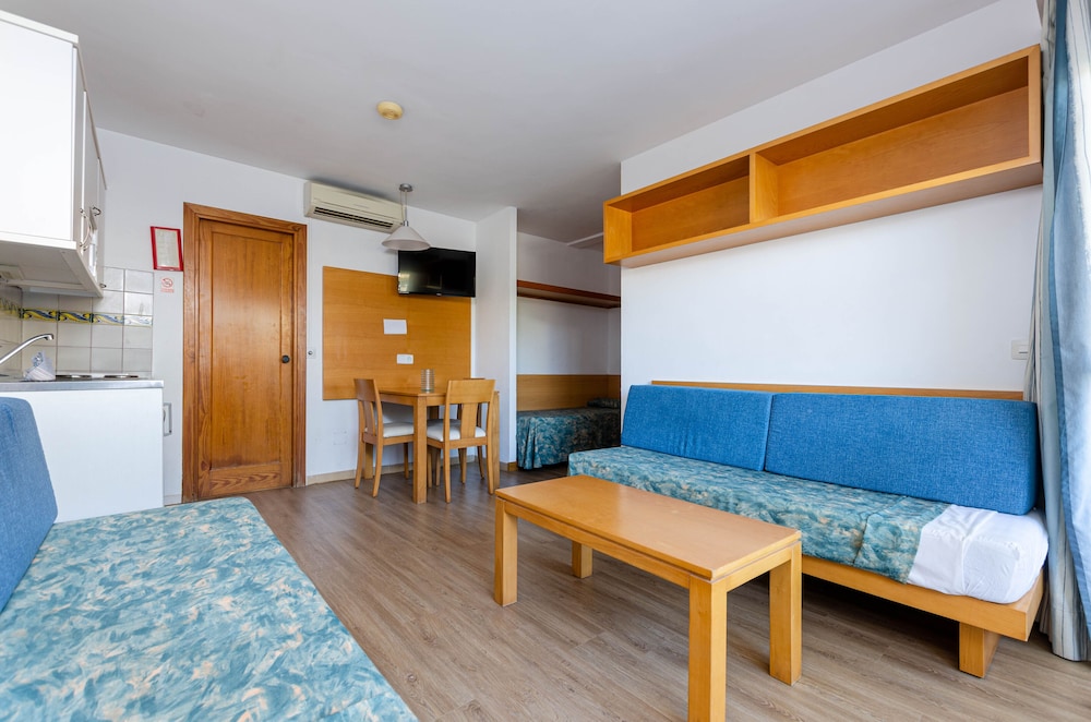 Mariner Club Apartments — Hotel rooms in Alcudia, Balearic Islands