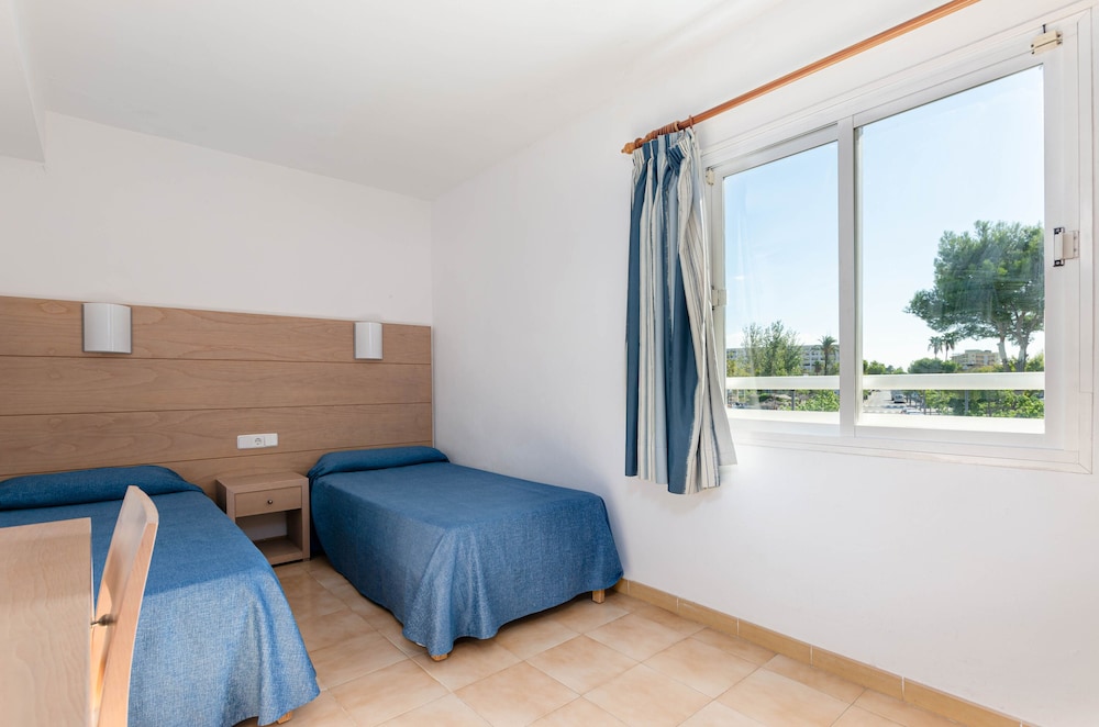 Mariner Club Apartments — Hotel rooms in Alcudia, Balearic Islands