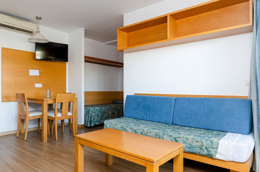 Mariner Club Apartments — Hotel rooms in Alcudia, Balearic Islands