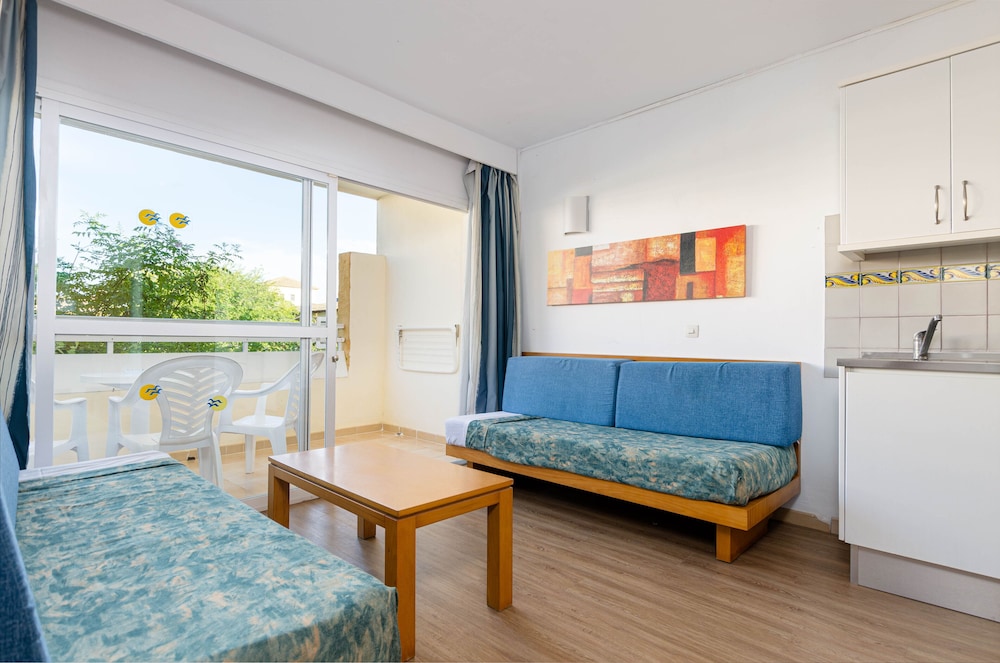 Mariner Club Apartments — Hotel rooms in Alcudia, Balearic Islands