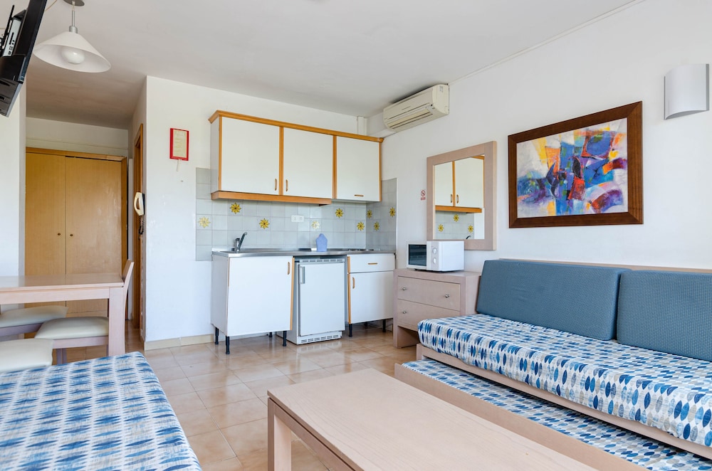 Mariner Club Apartments — Hotel rooms in Alcudia, Balearic Islands