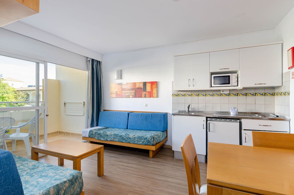 Mariner Club Apartments — Hotel rooms in Alcudia, Balearic Islands