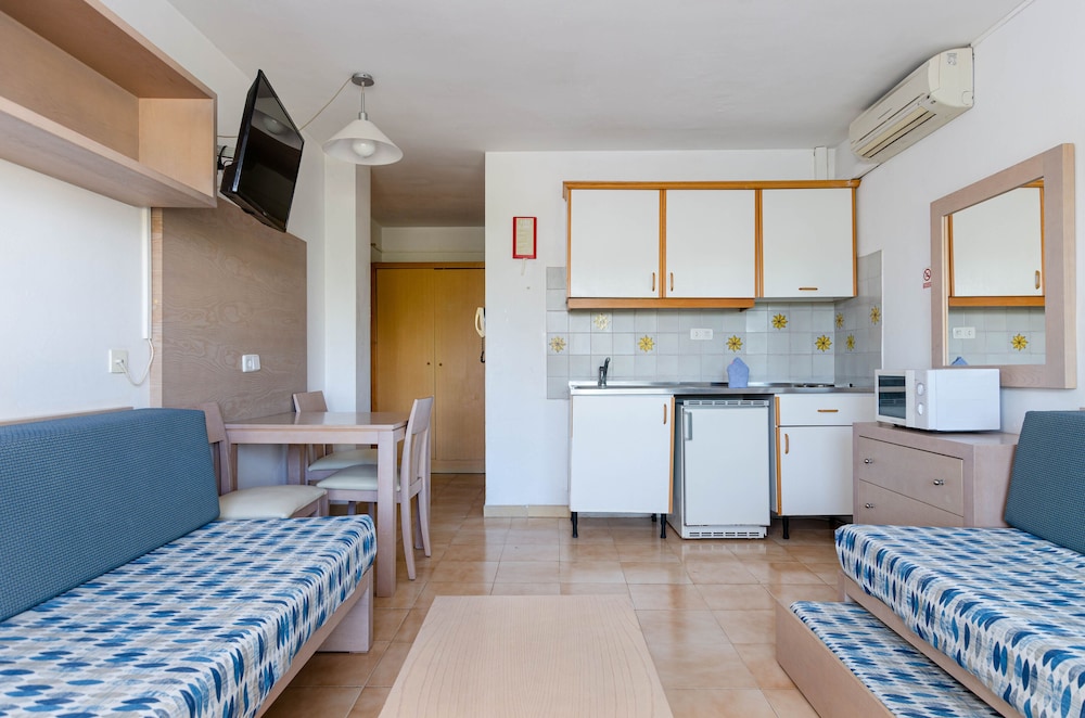 Mariner Club Apartments — Hotel rooms in Alcudia, Balearic Islands