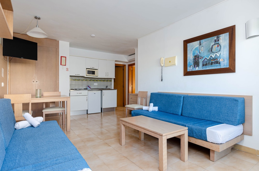 Mariner Club Apartments — Hotel rooms in Alcudia, Balearic Islands