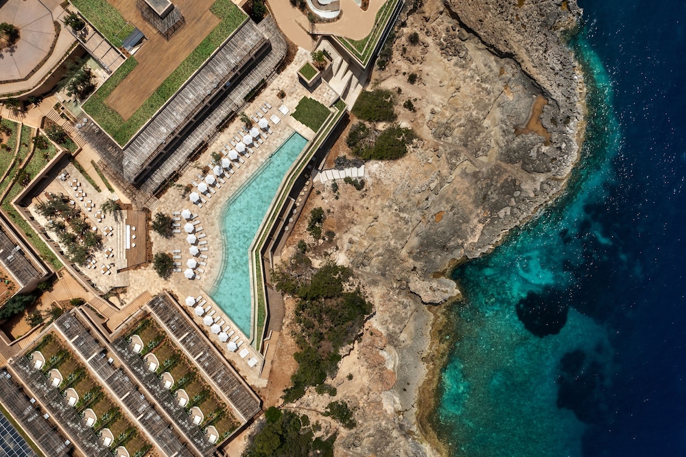 Six Senses Ibiza — Swimming pool in Portinatx, Balearic Islands