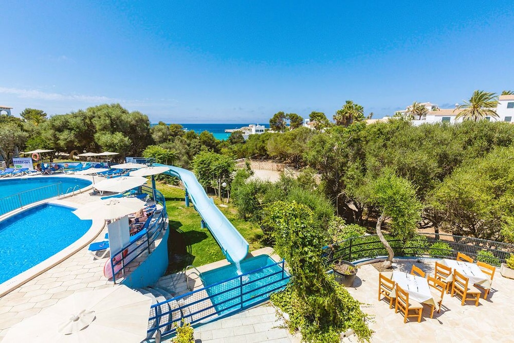 Vibra Caleta Playa Apartamentos — Attractions for children in Santandria, Balearic Islands
