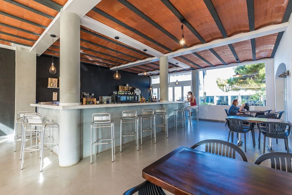 Vibra Caleta Playa Apartamentos — Restaurant & bars in Santandria, Balearic Islands