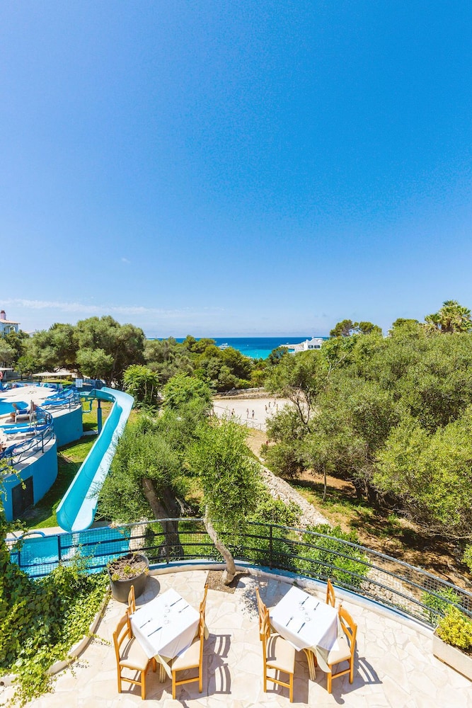 Vibra Caleta Playa Apartamentos — Attractions for children in Santandria, Balearic Islands