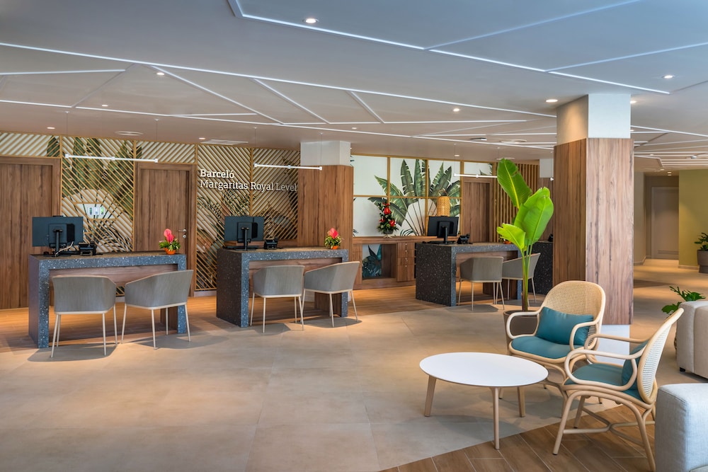 Barceló Margaritas Royal Level - Adults Only — Hotel building in Playa del Ingles, Canary Islands
