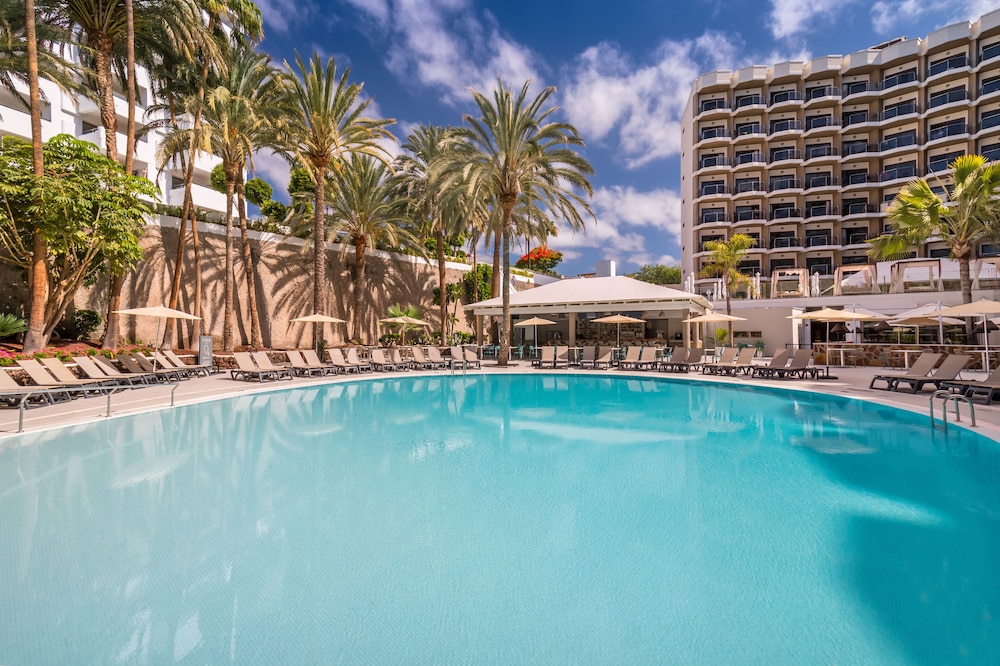 Barceló Margaritas Royal Level - Adults Only — Swimming pool in Playa del Ingles, Canary Islands
