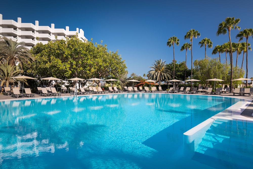 Barceló Margaritas Royal Level - Adults Only — Swimming pool in Playa del Ingles, Canary Islands
