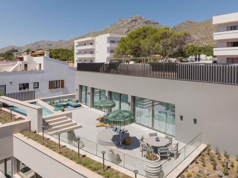 Hotel El Vicenç  de la Mar - Adults Only (+12) — Hotel building in Puerto Pollensa, Balearic Islands