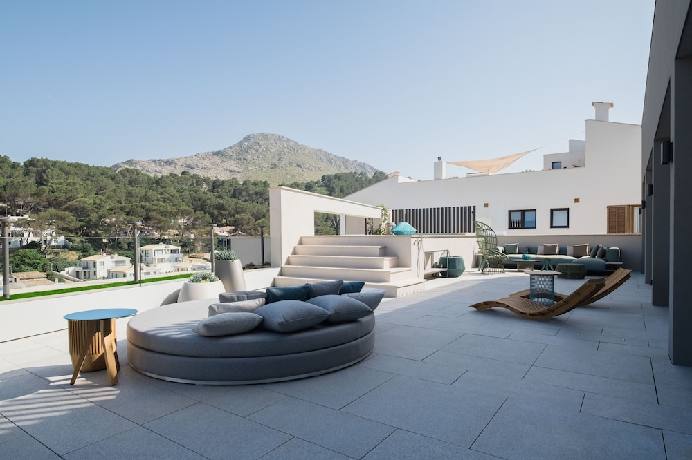 Hotel El Vicenç  de la Mar - Adults Only (+12) — Hotel building in Puerto Pollensa, Balearic Islands