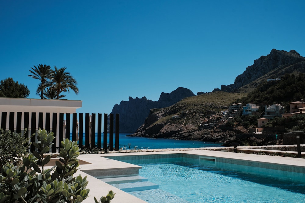 Hotel El Vicenç  de la Mar - Adults Only (+12) — Swimming pool in Puerto Pollensa, Balearic Islands