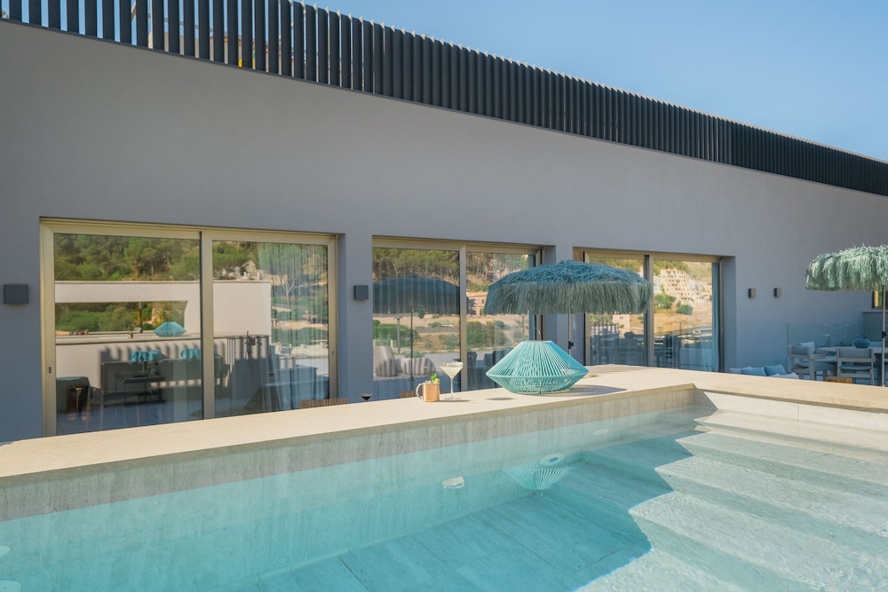 Hotel El Vicenç  de la Mar - Adults Only (+12) — Swimming pool in Puerto Pollensa, Balearic Islands