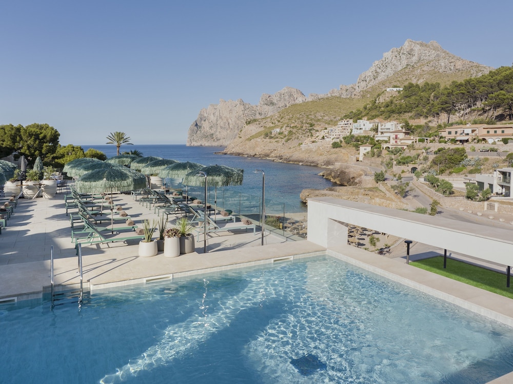 Hotel El Vicenç  de la Mar - Adults Only (+12) — Swimming pool in Puerto Pollensa, Balearic Islands