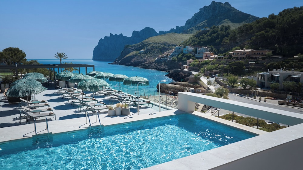 Hotel El Vicenç  de la Mar - Adults Only (+12) — Swimming pool in Puerto Pollensa, Balearic Islands