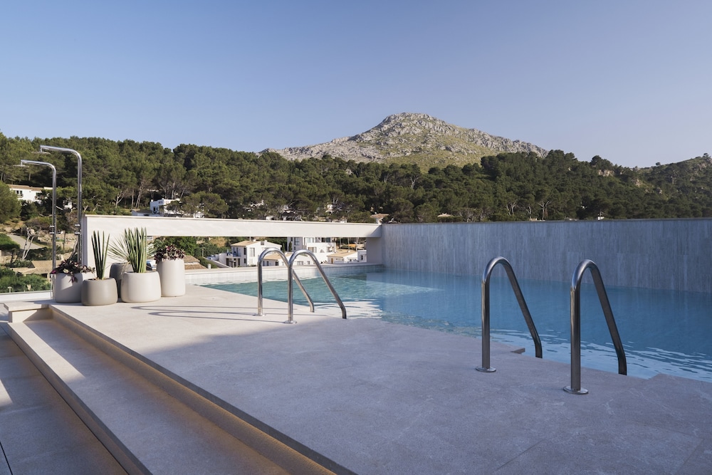 Hotel El Vicenç  de la Mar - Adults Only (+12) — Swimming pool in Puerto Pollensa, Balearic Islands