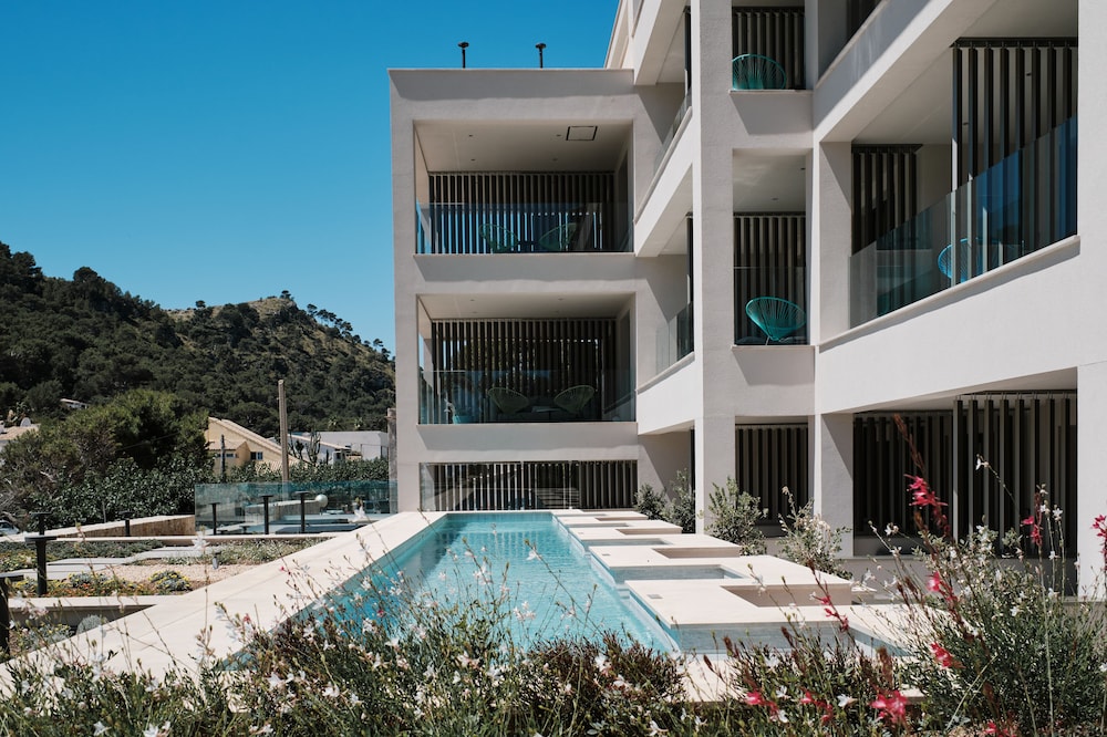 Hotel El Vicenç  de la Mar - Adults Only (+12) — Hotel building in Puerto Pollensa, Balearic Islands