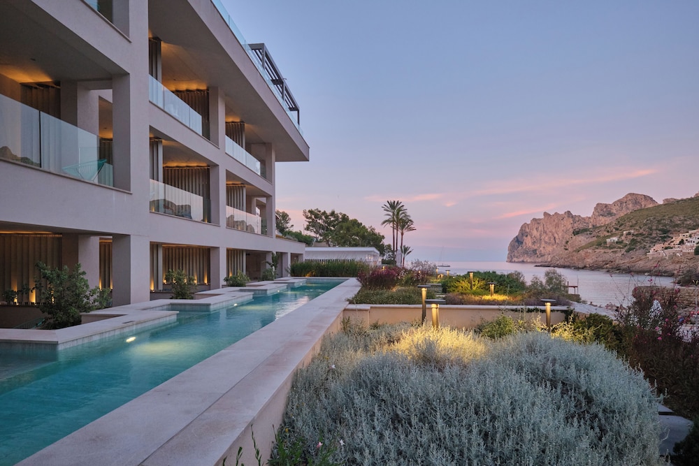Hotel El Vicenç  de la Mar - Adults Only (+12) — Swimming pool in Puerto Pollensa, Balearic Islands
