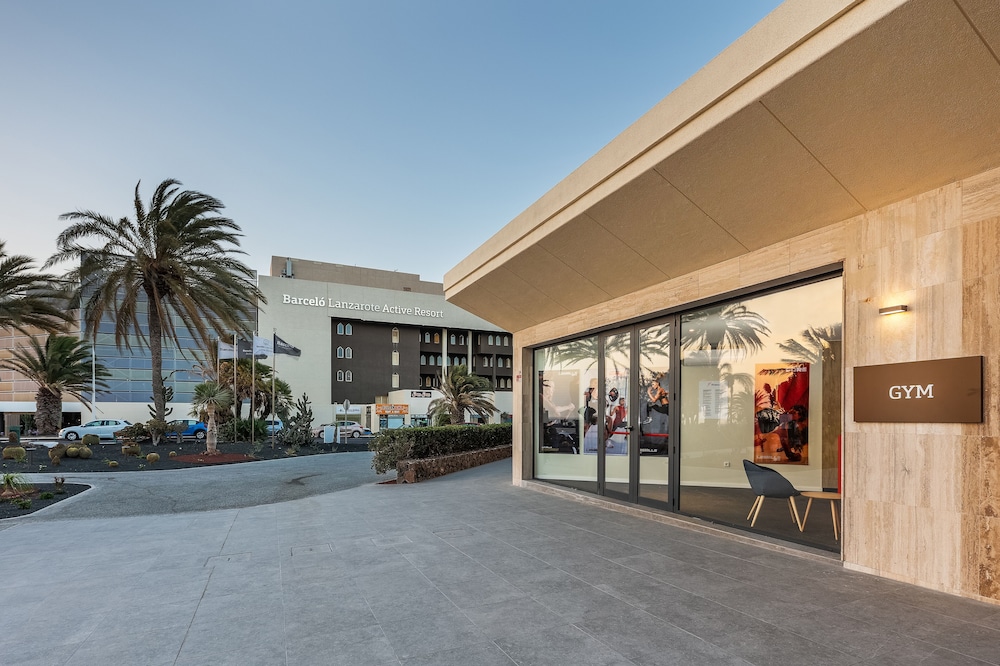 Barceló Lanzarote Royal Level — Hotel building in Costa Teguise, Canary Islands