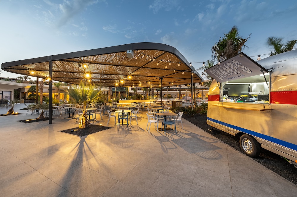Barceló Lanzarote Royal Level — Restaurant & bars in Costa Teguise, Canary Islands