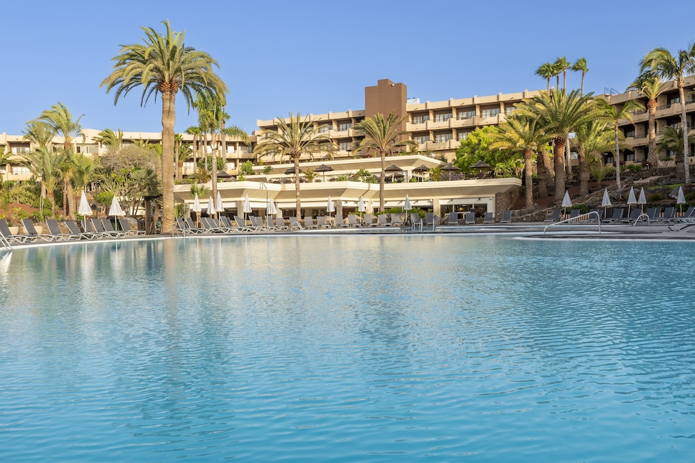 Barceló Lanzarote Royal Level — Swimming pool in Costa Teguise, Canary Islands