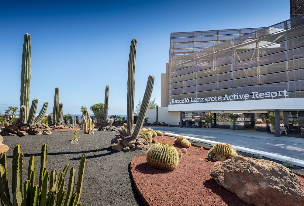 Barceló Lanzarote Royal Level — Hotel building in Costa Teguise, Canary Islands