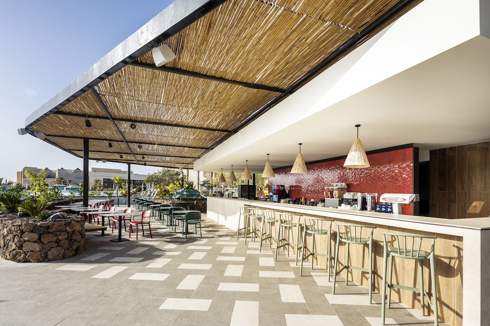 Barceló Lanzarote Royal Level — Restaurant & bars in Costa Teguise, Canary Islands