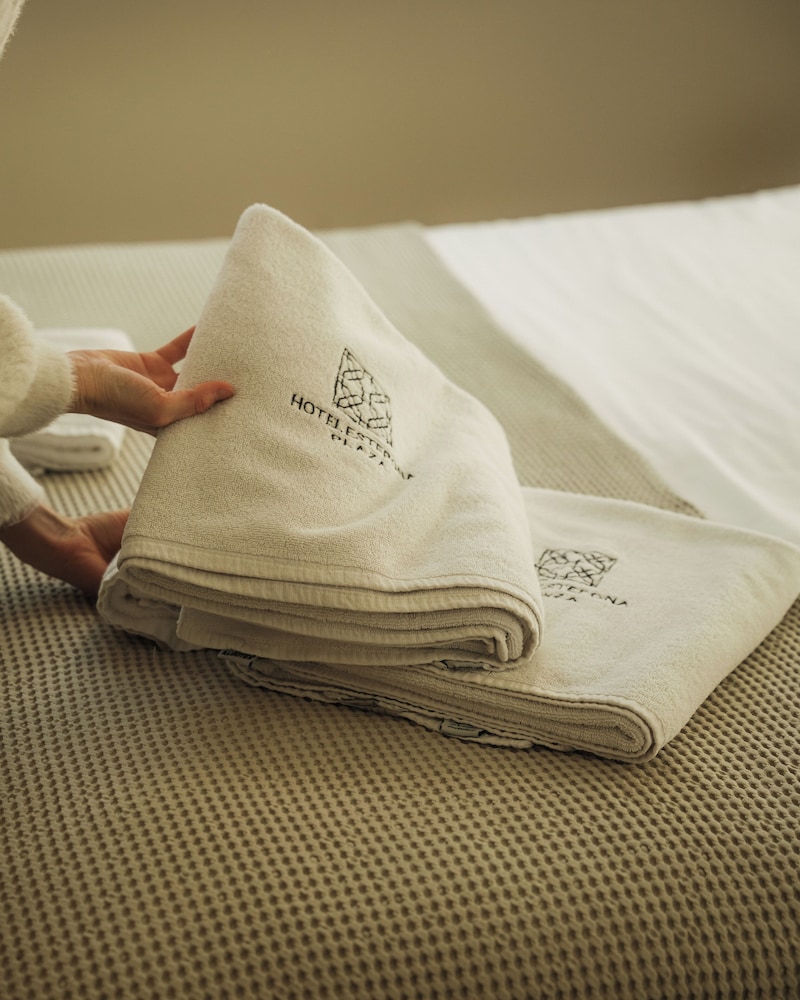 Hotel Estepona Plaza — Hotel rooms in Estepona, Andalusia