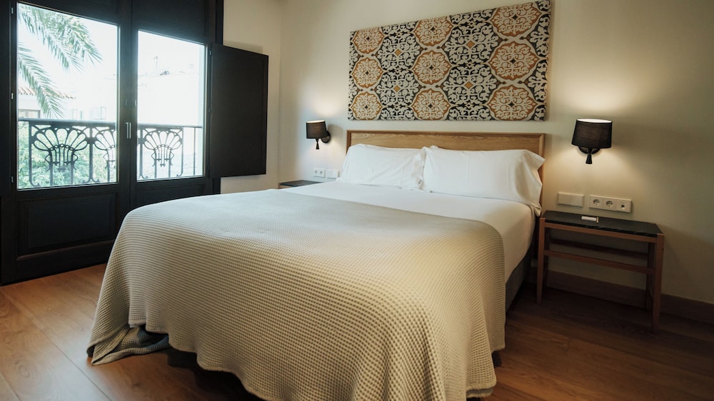 Hotel Estepona Plaza — Hotel rooms in Estepona, Andalusia