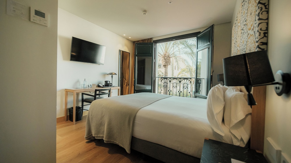 Hotel Estepona Plaza — Hotel rooms in Estepona, Andalusia