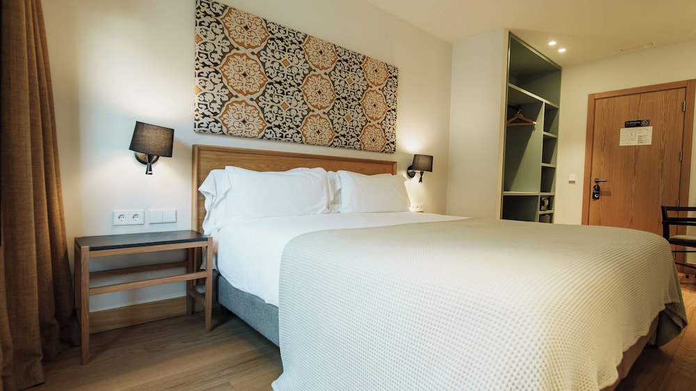 Hotel Estepona Plaza — Hotel rooms in Estepona, Andalusia