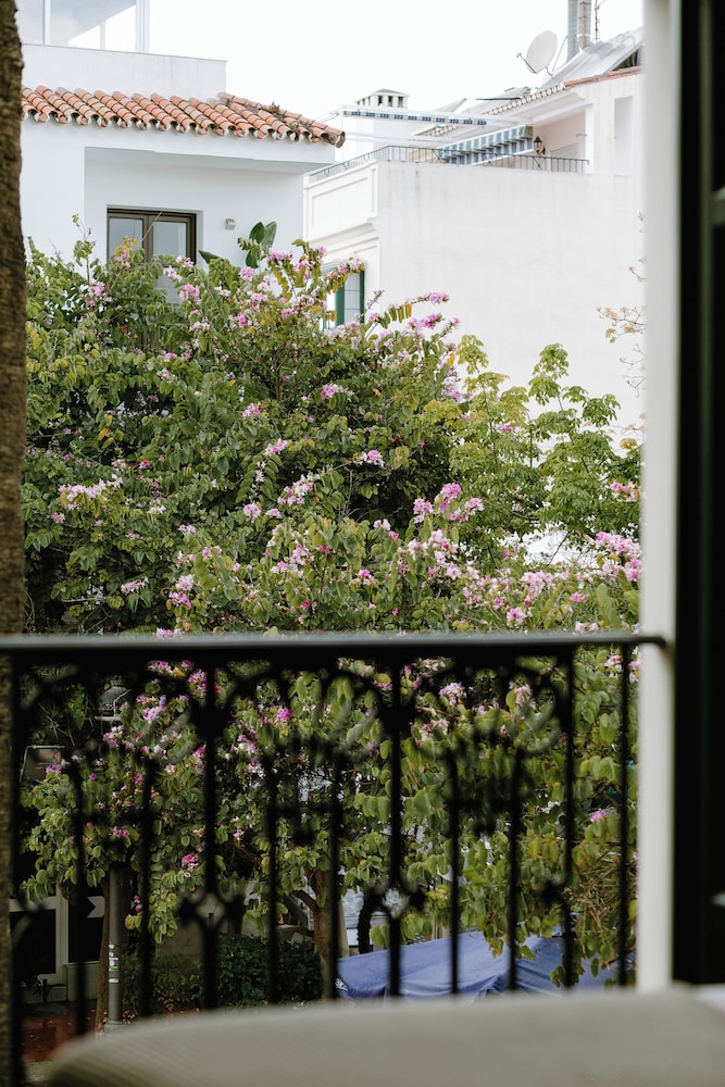 Hotel Estepona Plaza — Hotel building in Estepona, Andalusia