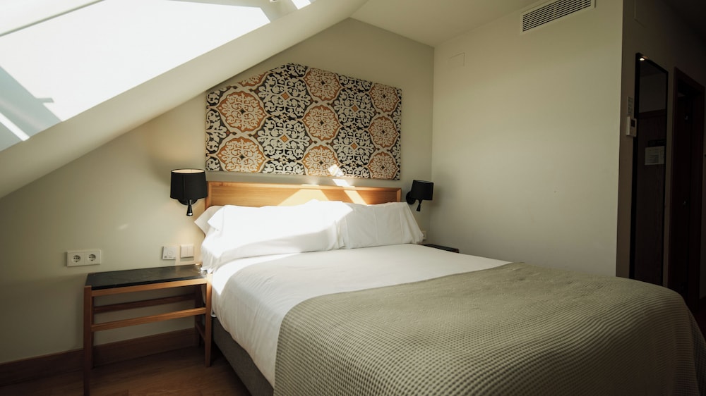 Hotel Estepona Plaza — Hotel rooms in Estepona, Andalusia