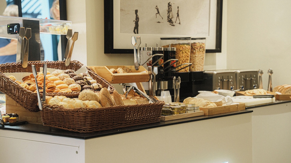 Hotel Estepona Plaza — Restaurant & bars in Estepona, Andalusia