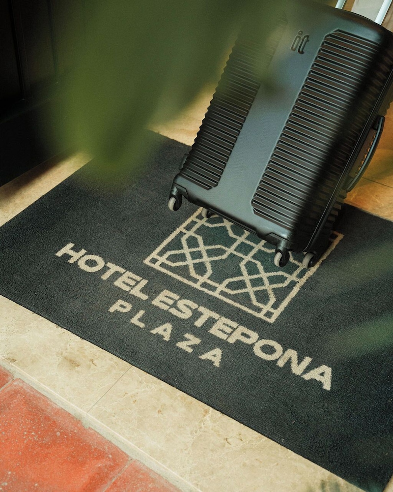 Hotel Estepona Plaza — Hotel building in Estepona, Andalusia