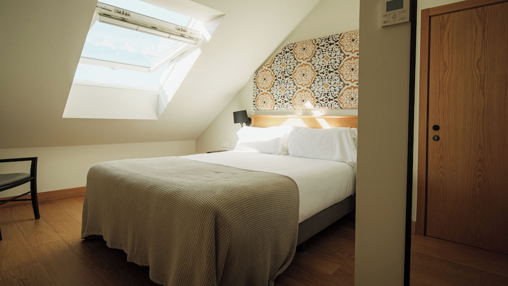 Hotel Estepona Plaza — Hotel rooms in Estepona, Andalusia